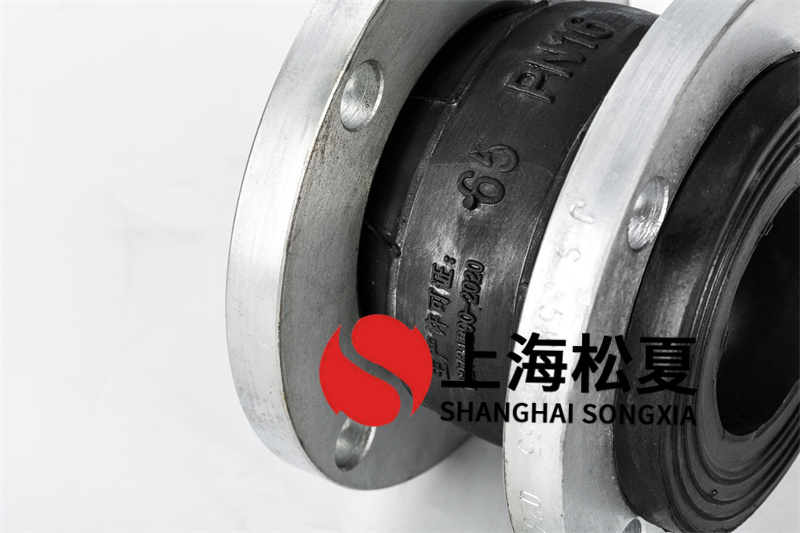 可扭曲挠性接管用在工业水处理装置